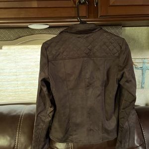 Nice brown jacket from Kut, very stylish!